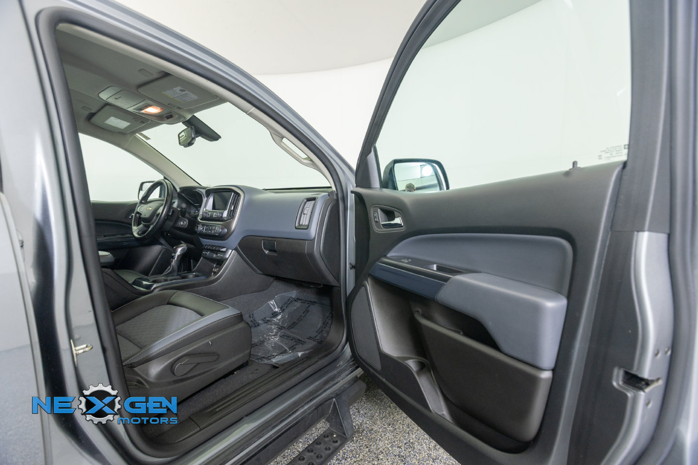 Used 2022 Chevrolet Colorado Z71 AWD/4WD image 6