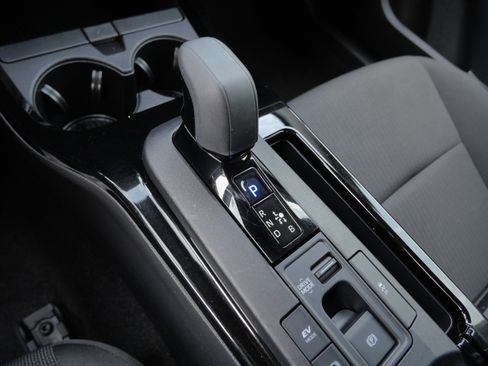 Certified 2025 Toyota Prius LE image 25