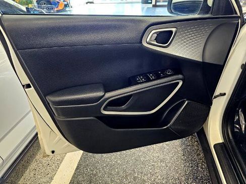 Used 2021 Kia Soul LX image 25