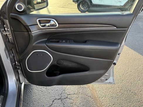 Used 2018 Jeep Grand Cherokee Summit image 21