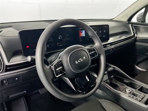 Certified 2024 Kia Sorento LX image 10