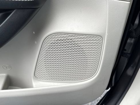 Used 2022 Chrysler Voyager LX FWD image 33