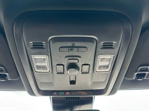 Used 2024 Chevrolet Tahoe Premier AWD/4WD image 32
