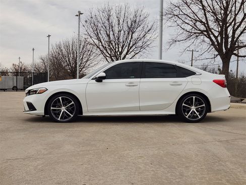 Used 2024 Honda Civic Touring image 4