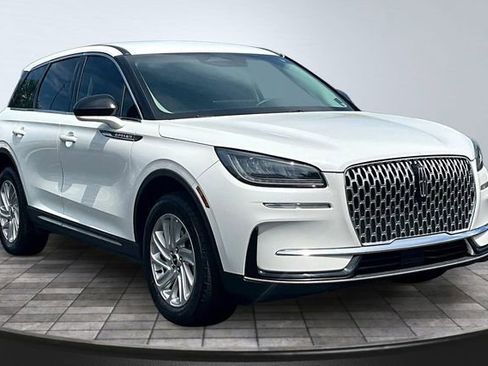 Used 2023 Lincoln Corsair AWD image 3