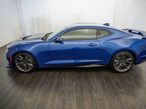 Used 2022 Chevrolet Camaro ZL1 RWD image 7