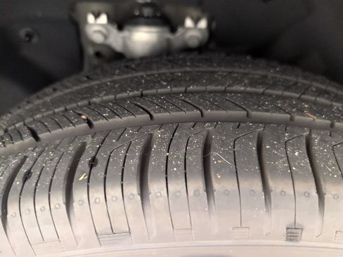 Used 2025 Ford Explorer Active RWD image 15
