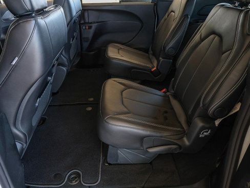 New 2026 Chrysler Pacifica Select FWD image 28