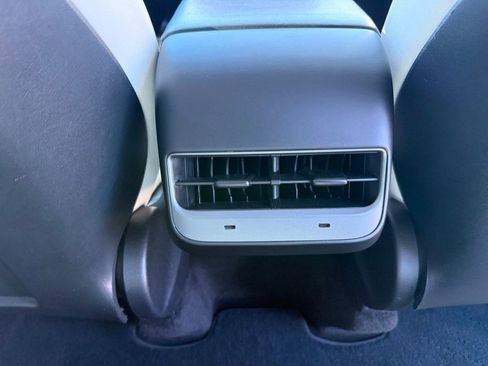 Used 2022 Tesla Model Y Performance image 28