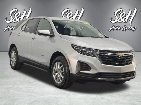 Used 2022 Chevrolet Equinox LT w/ Driver Convenience Package image 2