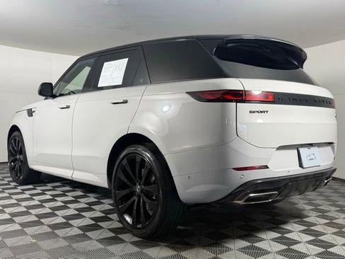 Used 2023 Land Rover Range Rover Sport SE Dynamic image 4