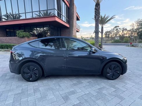 Used 2026 Tesla Model Y Long Range RWD image 6
