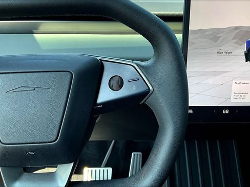 Used 2024 Tesla Cybertruck AWD Crew Cab image 12