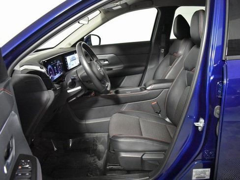 Certified 2025 Nissan Kicks SR image 11