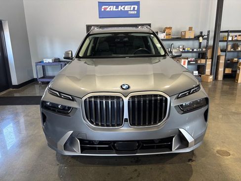 Used 2025 BMW X7 xDrive40i AWD/4WD image 3
