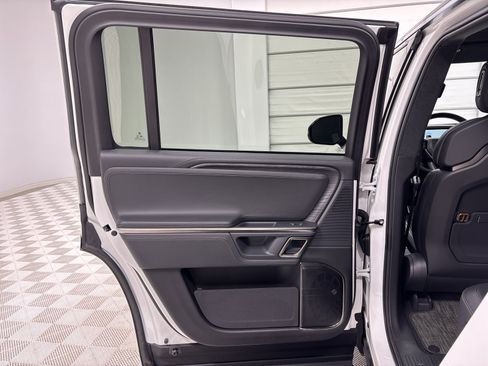 Used 2024 Rivian R1S Adventure AWD/4WD image 17