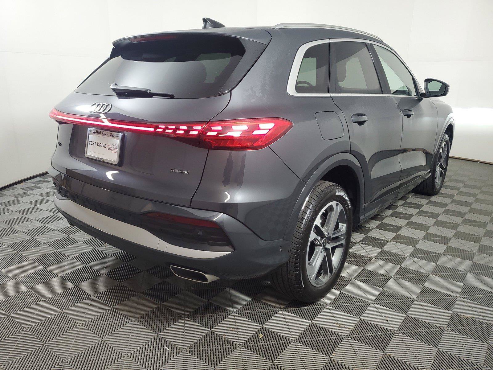 Used 2025 Audi Q5 Premium w/ Convenience Package AWD/4WD image 6