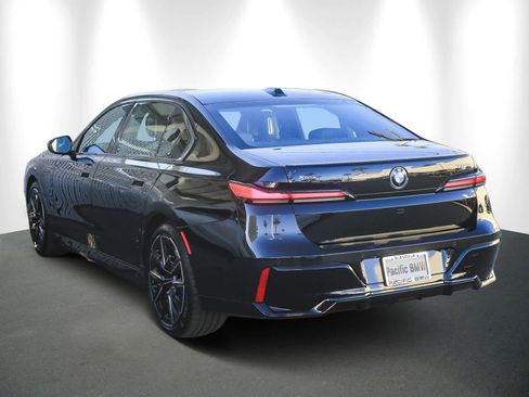 Used 2025 BMW 750e xDrive w/ Premium Package image 4