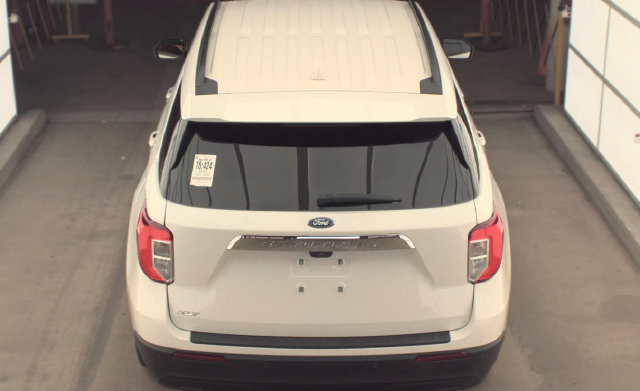 Used 2024 Ford Explorer XLT RWD image 9