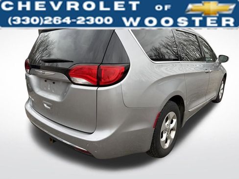 Used 2017 Chrysler Pacifica Touring-L Plus image 5