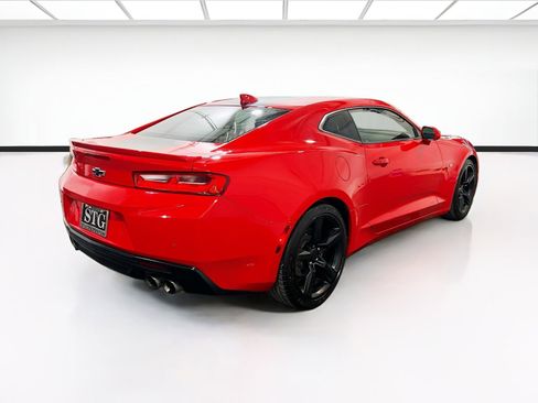 Used 2017 Chevrolet Camaro LT RWD image 4