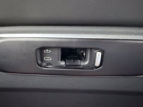 Certified 2025 BMW X5 sDrive40i w/ Climate Comfort Package RWD image 19