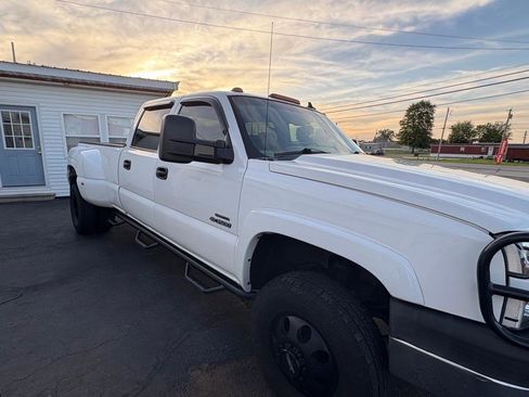 Used 2007 Chevrolet Silverado 3500 LT w/ Heavy-Duty Power Package AWD/4WD image 3