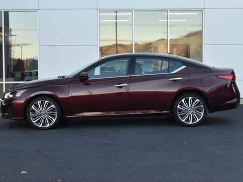 Used 2024 Nissan Altima 2.5 SL image 11