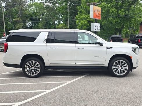 Used 2021 GMC Yukon XL Denali w/ Denali Premium Package AWD/4WD image 6