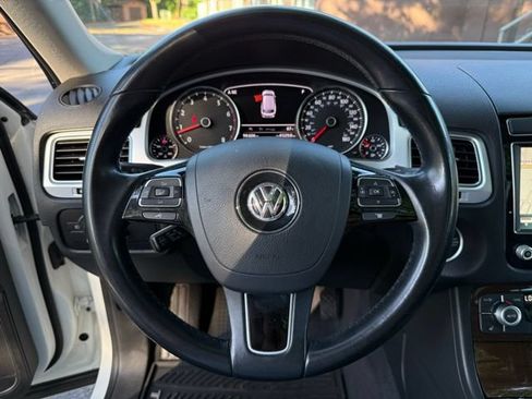 Used 2015 Volkswagen Touareg Sport AWD/4WD image 14