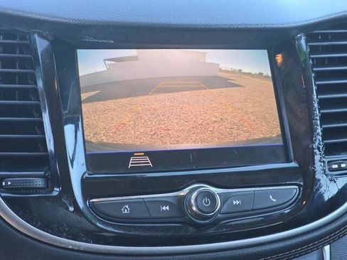 Used 2022 Chevrolet Trax LT w/ LT Convenience Package image 18