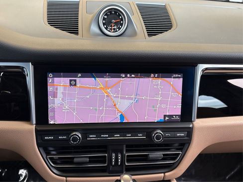 Used 2020 Porsche Macan Base image 24