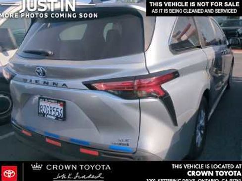 Used 2022 Toyota Sienna XLE w/ XLE Plus Package image 2