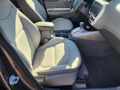 Used 2016 Kia Soul EV image 28