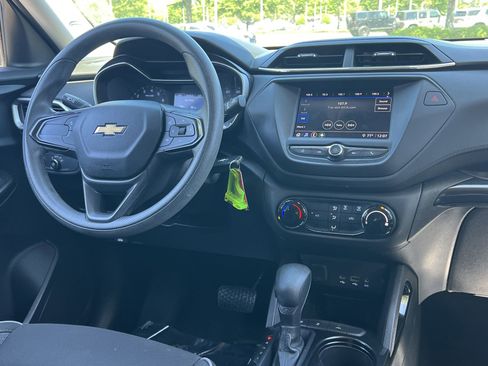 Used 2021 Chevrolet TrailBlazer LS FWD image 3