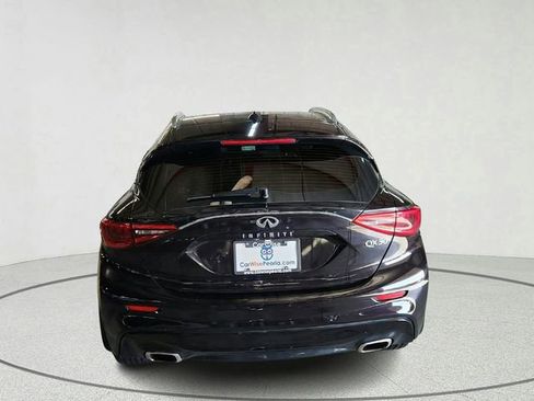 Used 2018 INFINITI QX30 Premium w/ Cargo Package FWD image 3