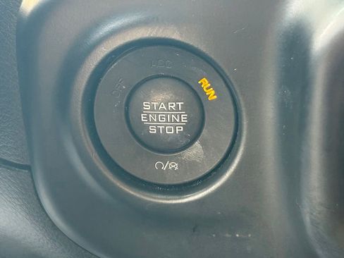 Used 2022 Jeep Wrangler Sport AWD/4WD image 36