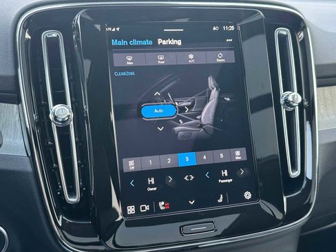 Used 2025 Volvo XC40 B5 Ultra w/ Climate Package image 28