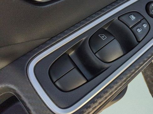 Used 2025 Nissan Versa SR w/ Trunk Package image 27