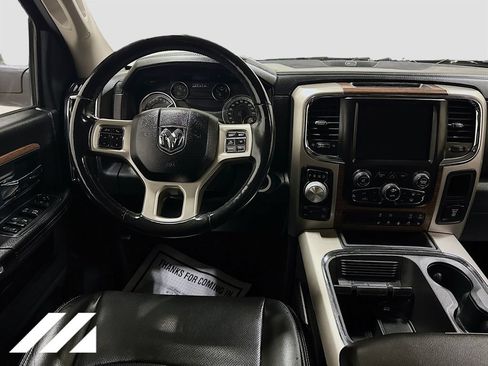 Used 2018 RAM 1500 Laramie w/ Convenience Group AWD/4WD image 7