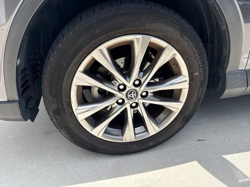 Used 2017 Toyota RAV4 Limited AWD/4WD image 10