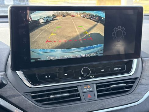 Used 2023 Nissan Altima 2.5 SV w/ SV Premium Package image 11