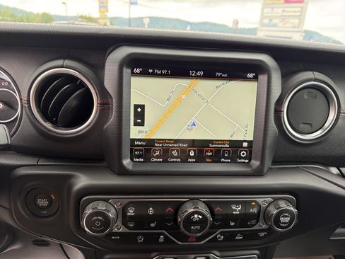 Used 2020 Jeep Gladiator Rubicon AWD/4WD image 23