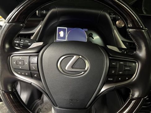 Used 2019 Lexus ES 300h w/ Accessory Package FWD image 19
