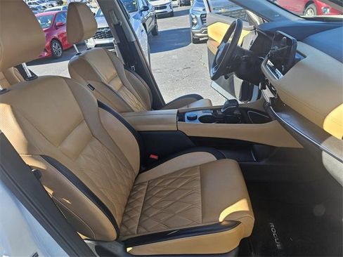 Used 2023 Nissan Rogue Platinum w/ Platinum Premium Package image 15