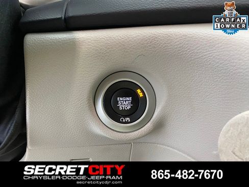 Used 2017 Chrysler Pacifica Touring-L Plus w/ Tire & Wheel Group FWD image 17