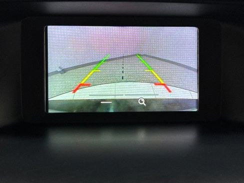 Used 2018 Ford Focus SE FWD image 3