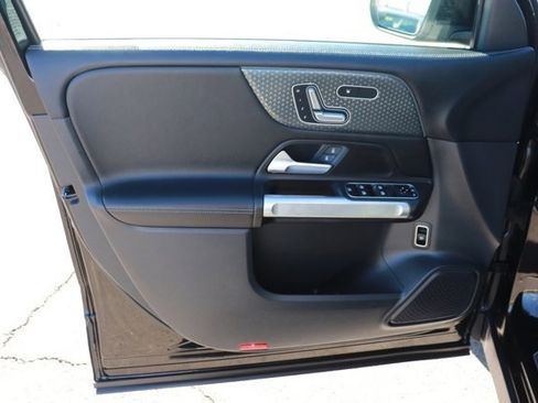 Used 2024 Mercedes-Benz GLB 250 image 8