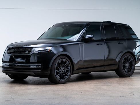 Used 2024 Land Rover Range Rover SE AWD/4WD image 3