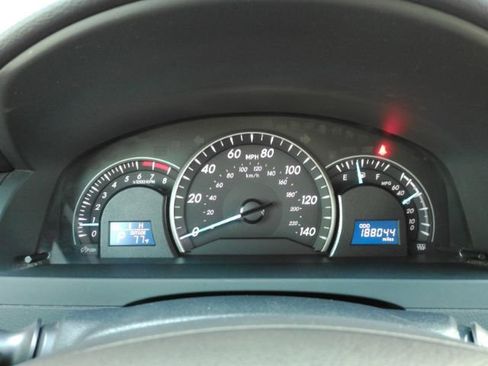 Used 2012 Toyota Camry LE FWD image 36